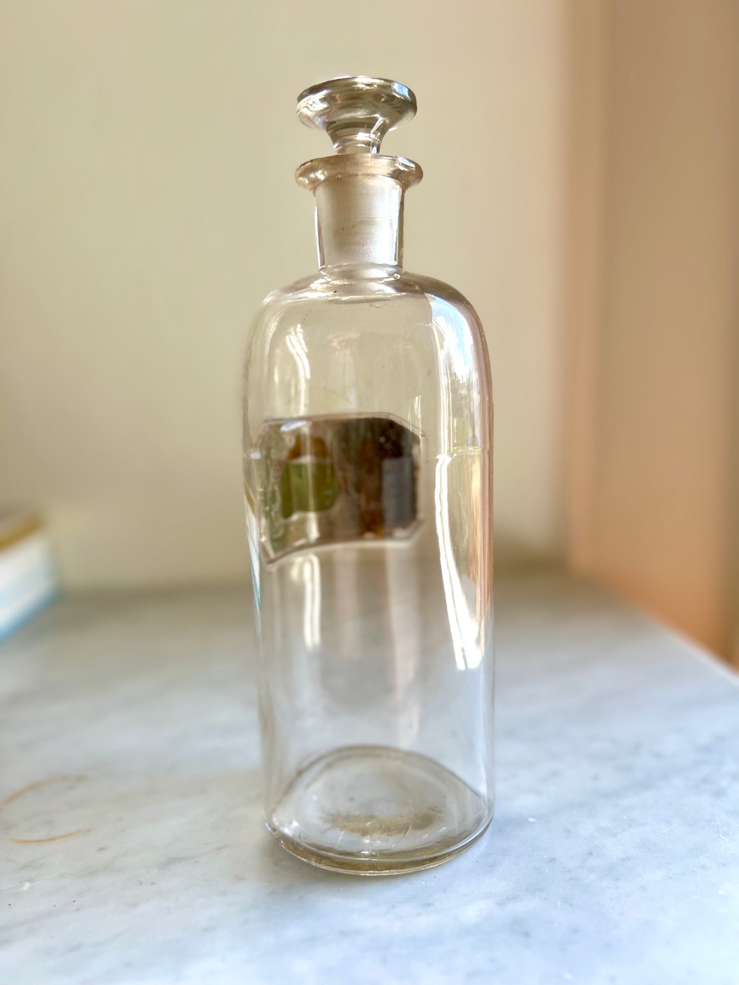 Antique 12" Apothecary Jar With Stopper & Gold Label 'TINCT GUREBRE'