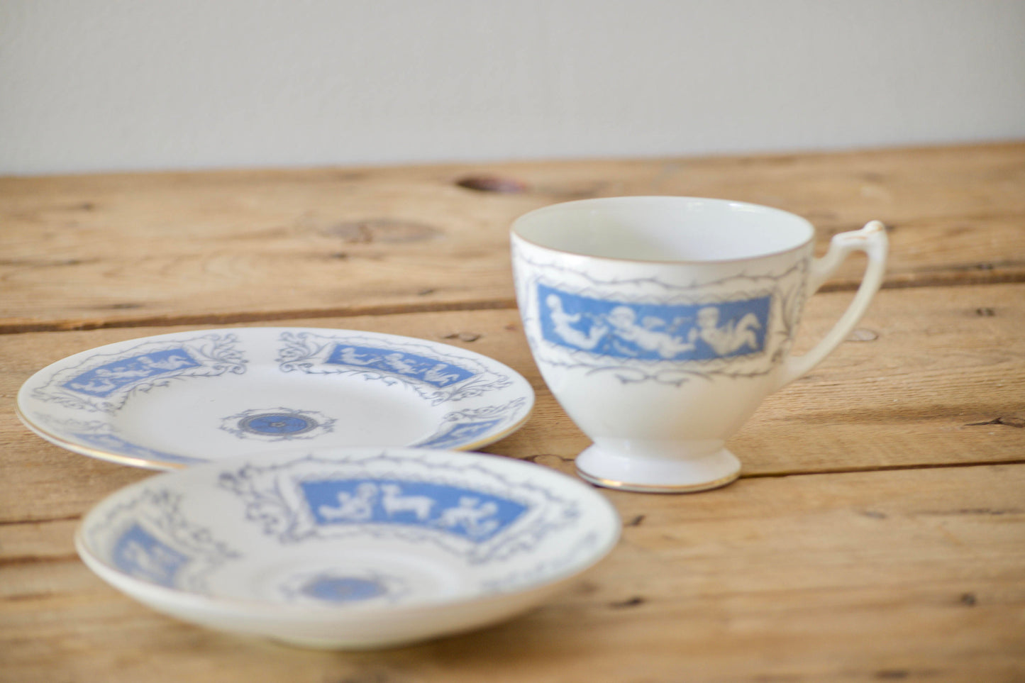 CoalPort Revelry Dinnerware Set, 40 pc Blue and White Bone China Dinner Set, Wedding China, Bridgerton china