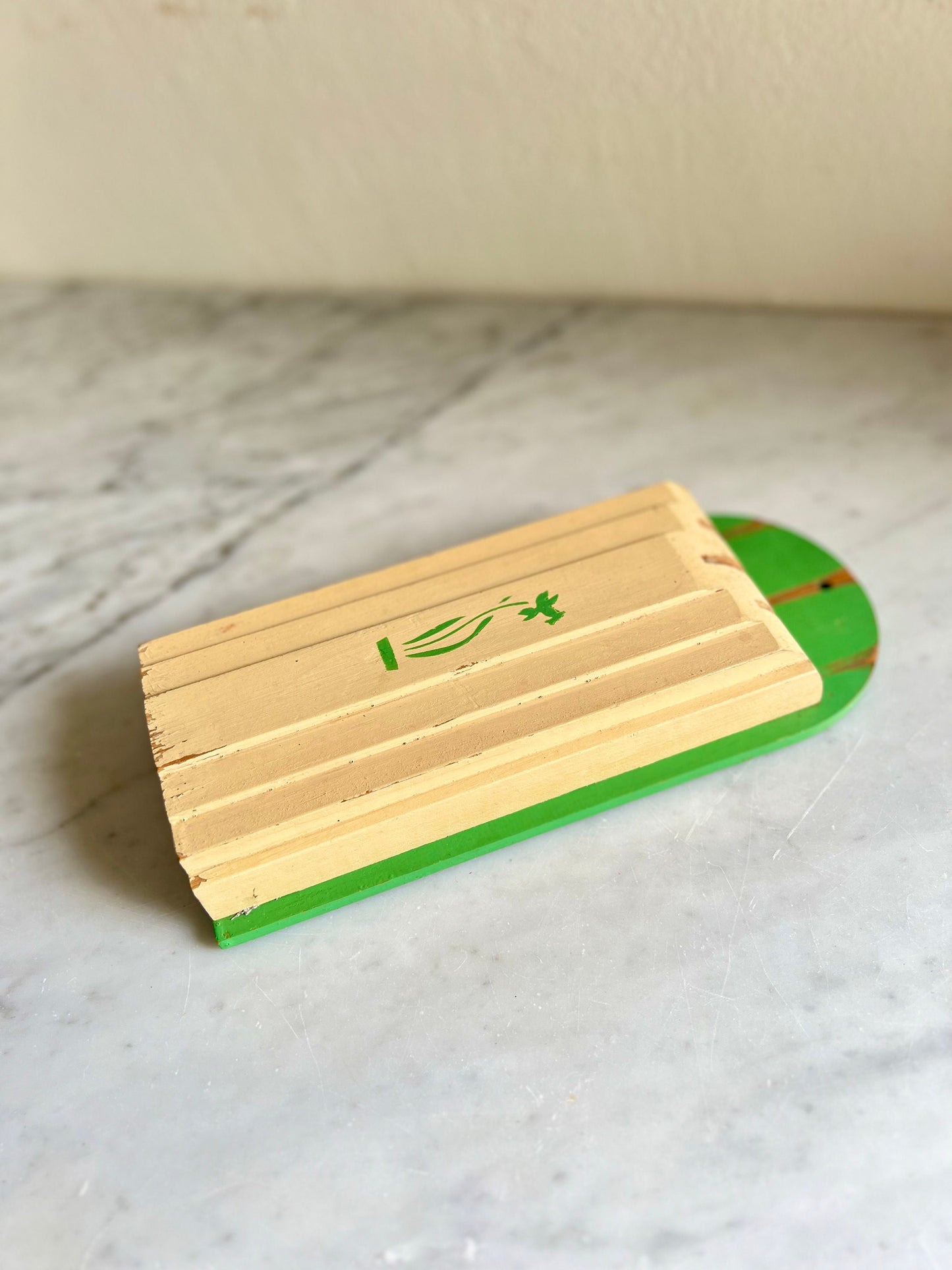 Art Deco Green & Cream Wood Kitchen Knife Holder by NuWave Wall Mount with Original paper backed instructions, Farmhouse / Rustic Kitchen
