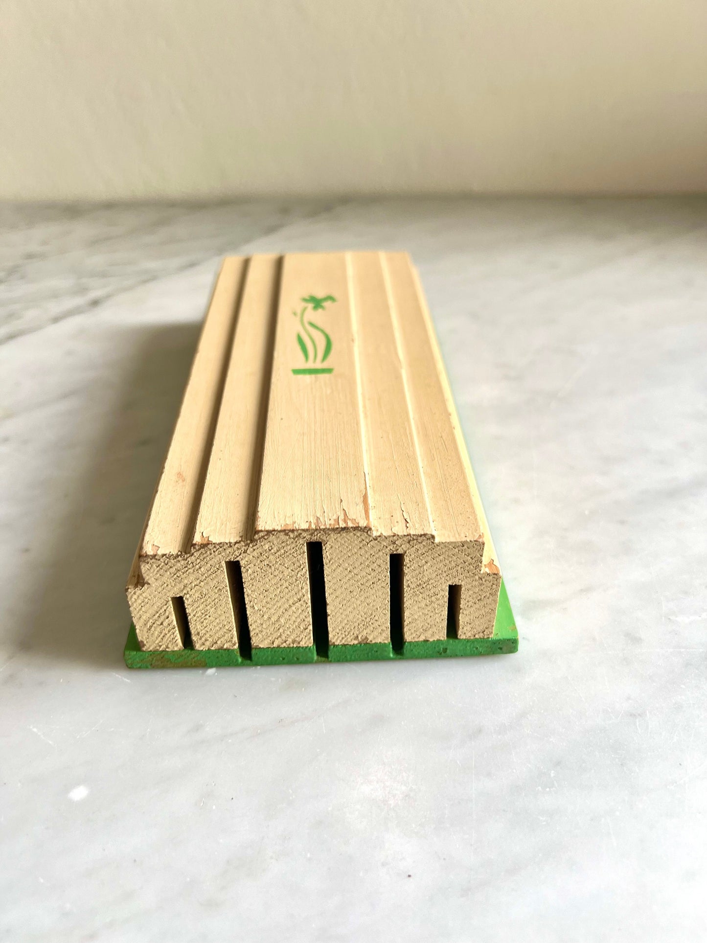 Art Deco Green & Cream Wood Kitchen Knife Holder by NuWave Wall Mount with Original paper backed instructions, Farmhouse / Rustic Kitchen