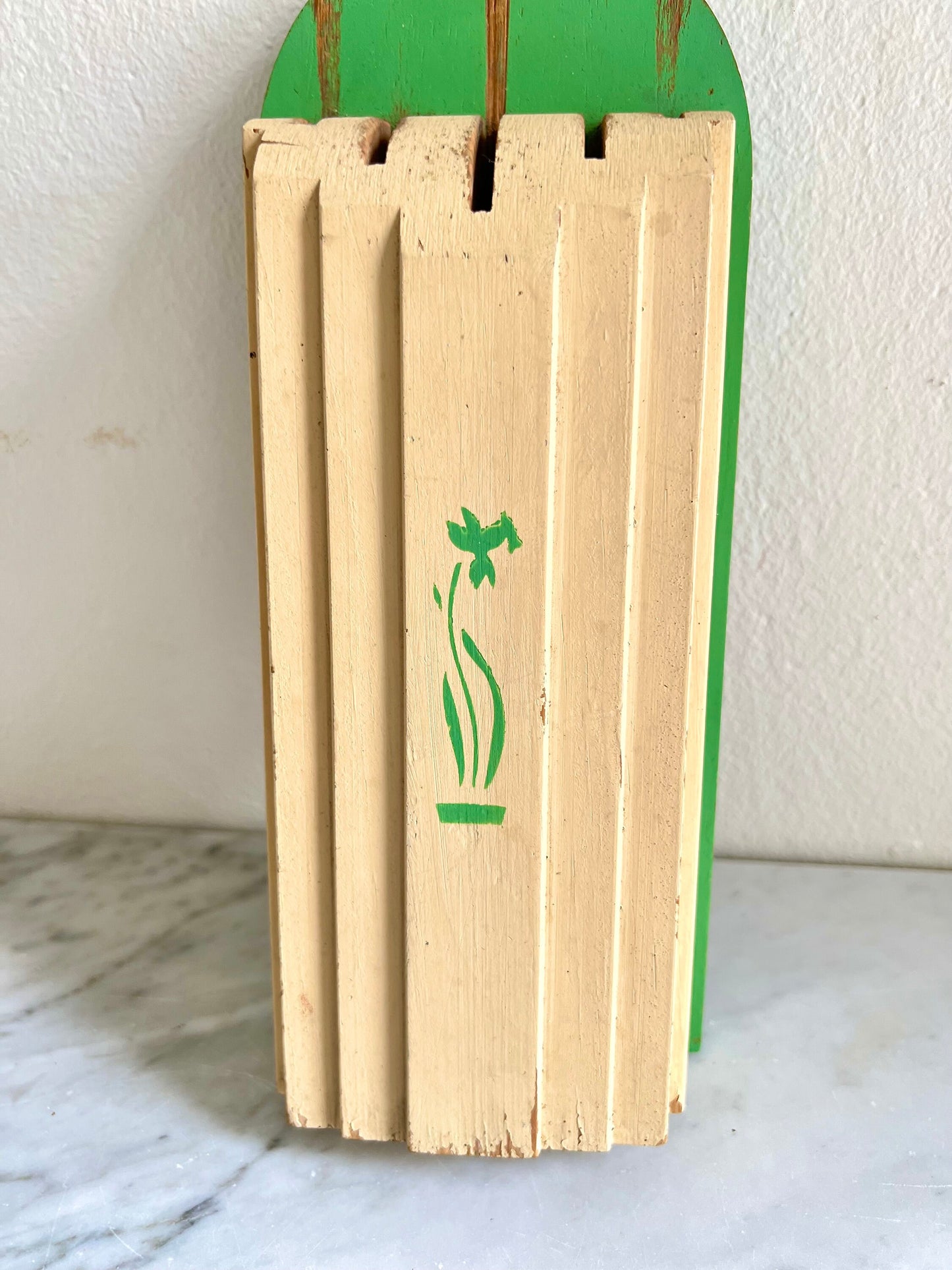 Art Deco Green & Cream Wood Kitchen Knife Holder by NuWave Wall Mount with Original paper backed instructions, Farmhouse / Rustic Kitchen