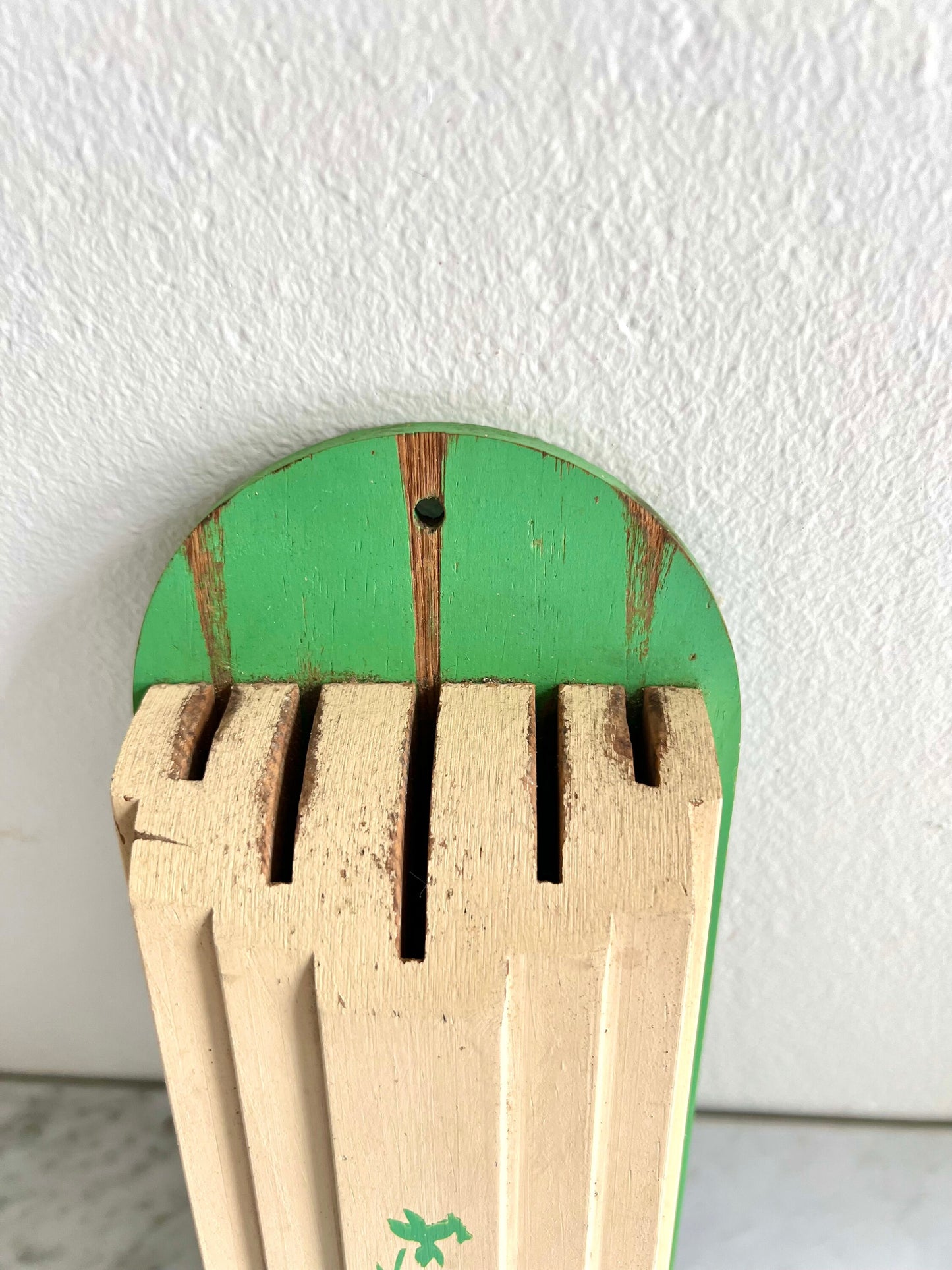 Art Deco Green & Cream Wood Kitchen Knife Holder by NuWave Wall Mount with Original paper backed instructions, Farmhouse / Rustic Kitchen
