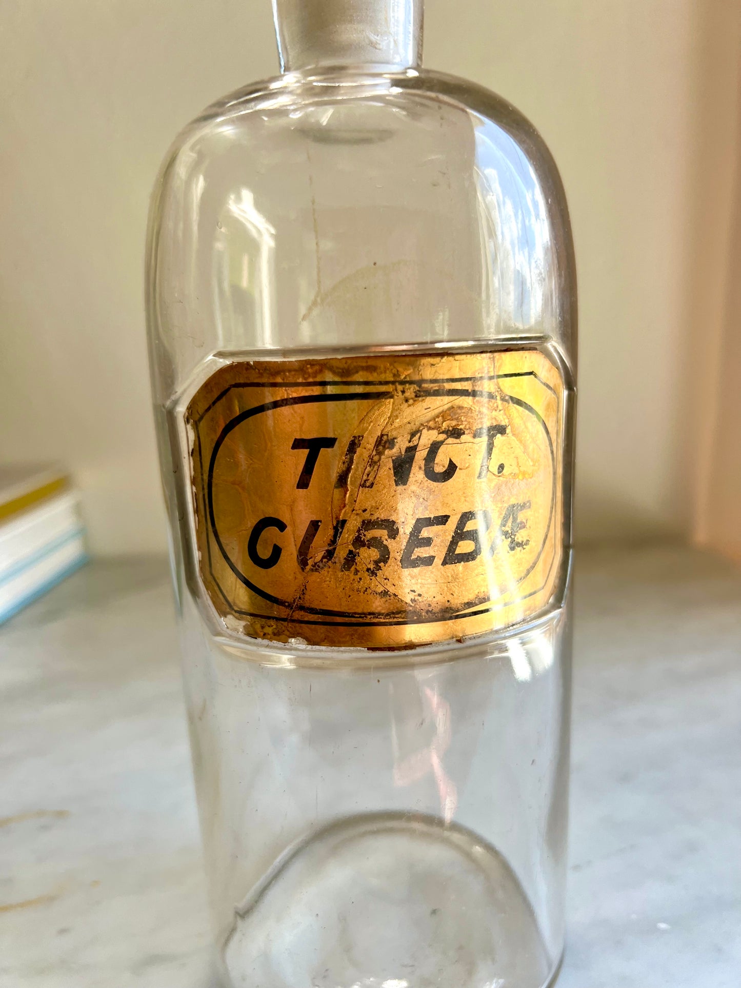 Antique 12" Apothecary Jar With Stopper & Gold Label 'TINCT GUREBRE'