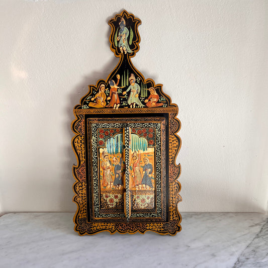 Antique Persian Qajar hand-painted lacquered wall mirror with two doors, figural decoration in traditional dress, 19th century