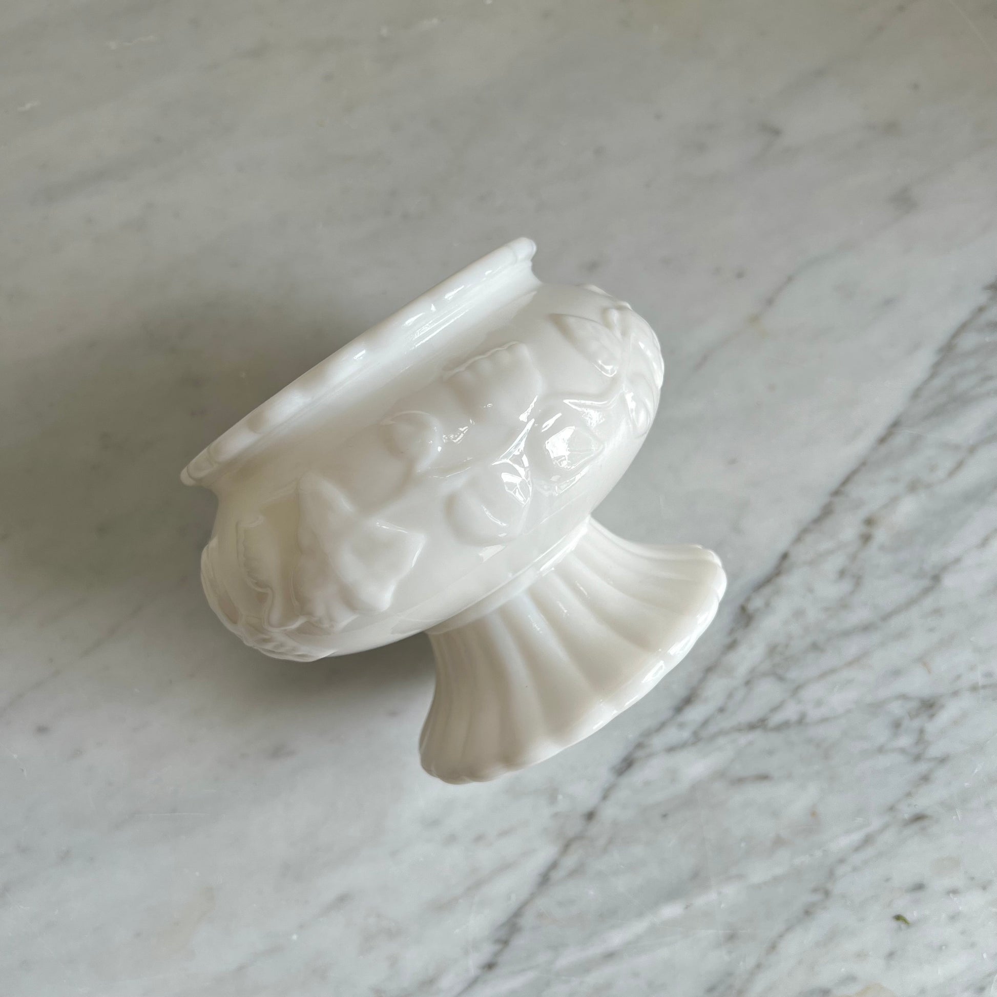 Cute Indoor Milkglass Planter, Small White Flower Pot, Gift for Mom / Her, Housewarming Gift, Collectible Milk Glass, Vintage Home Decor