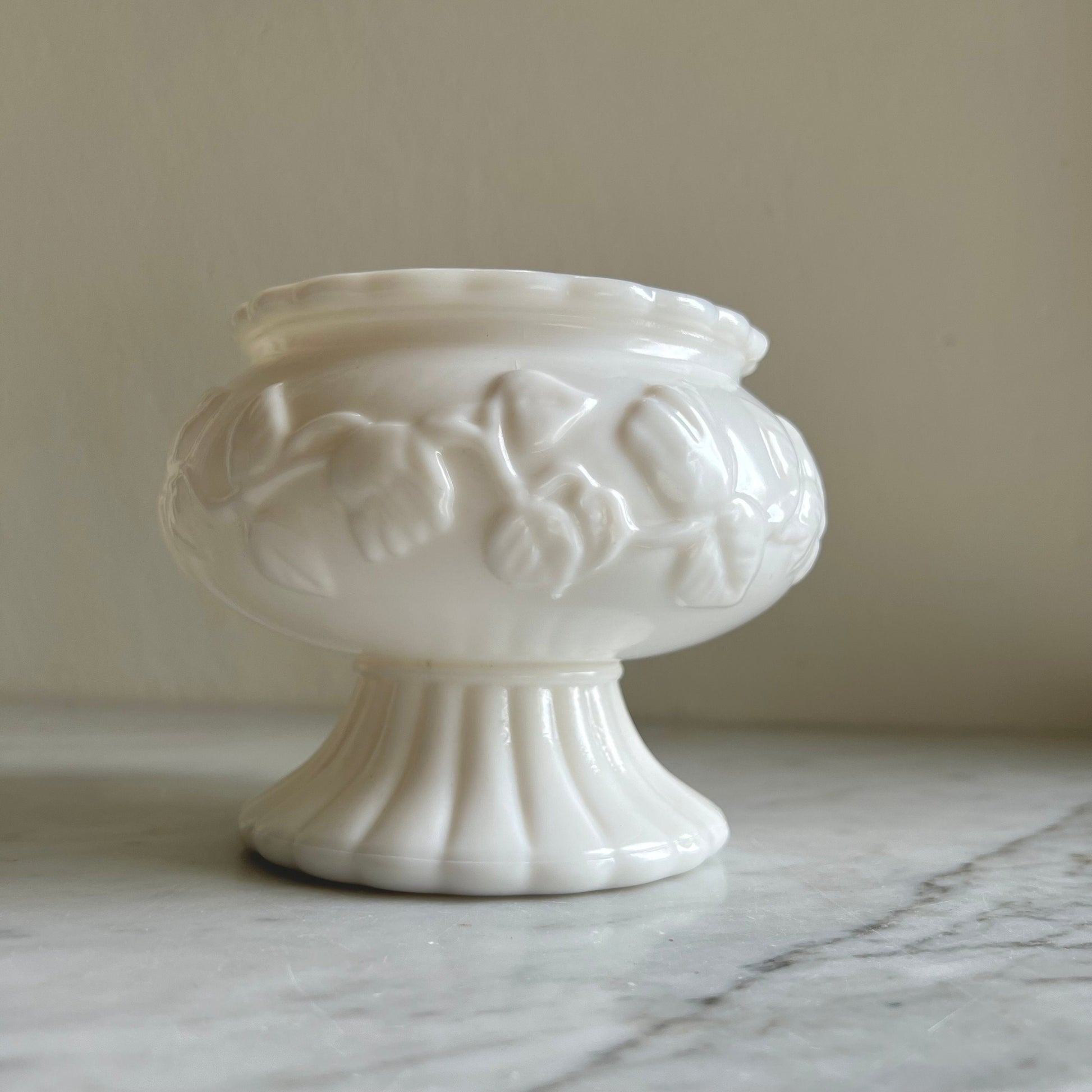 Cute Indoor Milkglass Planter, Small White Flower Pot, Gift for Mom / Her, Housewarming Gift, Collectible Milk Glass, Vintage Home Decor