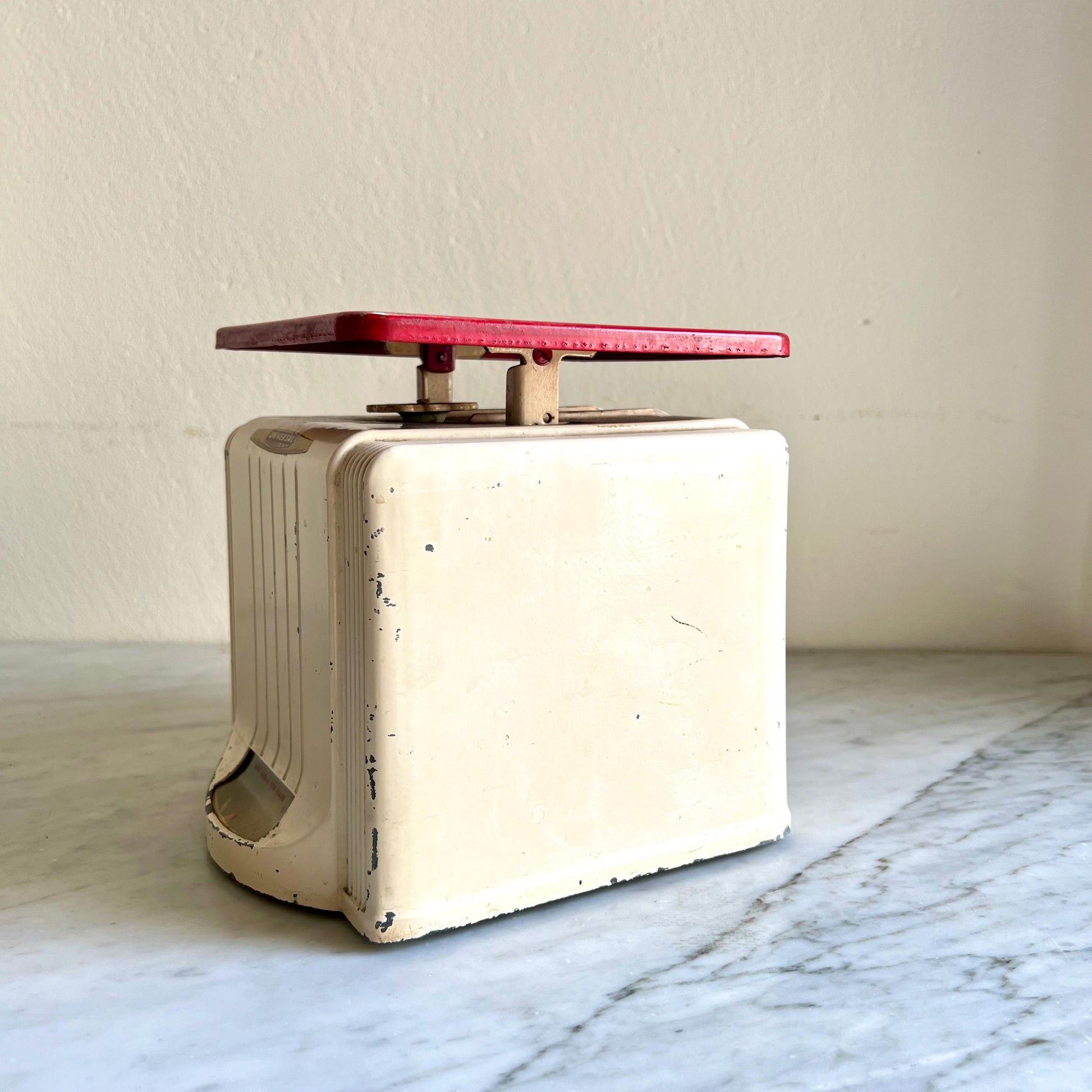 Universal Art Deco Vintage Scale