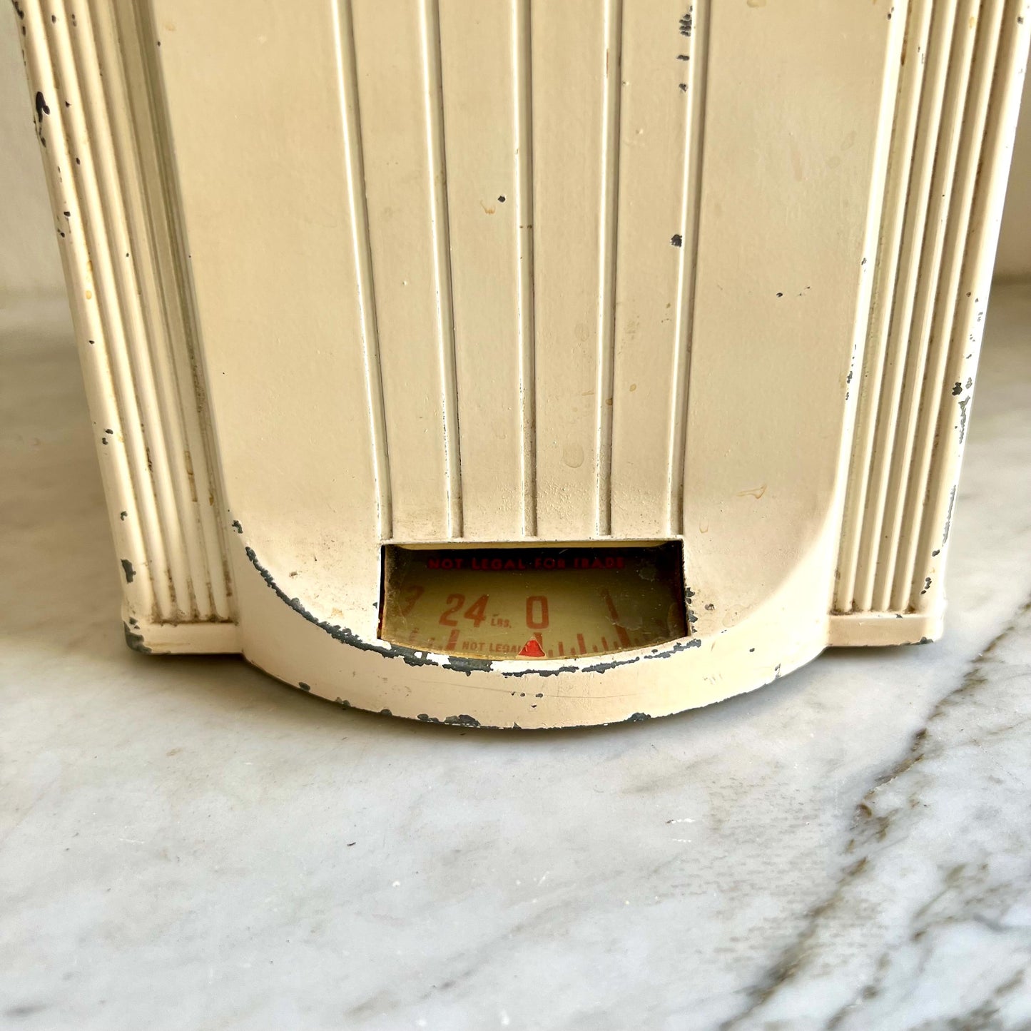 Universal Art Deco Vintage Scale
