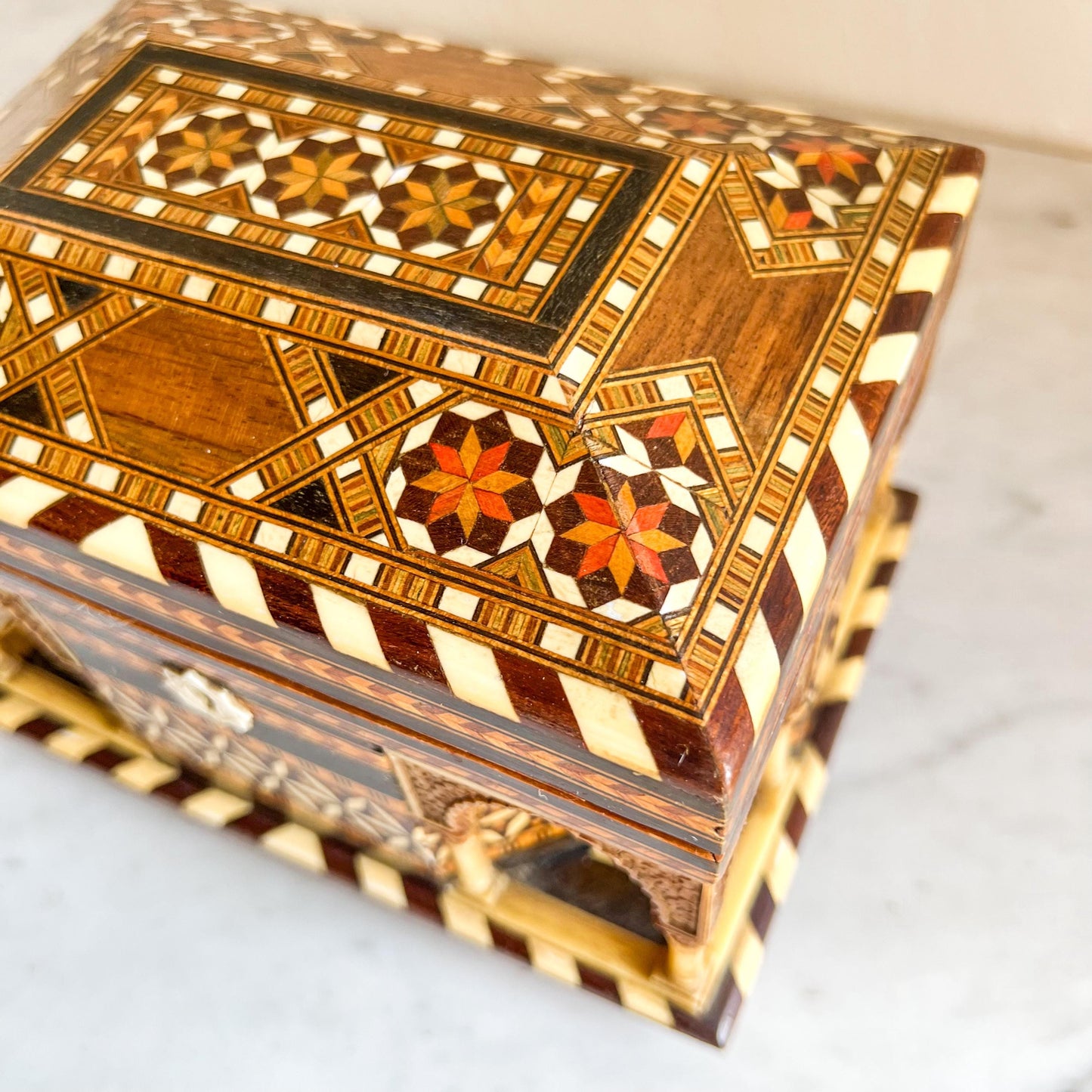 Vintage Inlaid Wooden Marquetry Jewelry Box with Arched Detail – Geometric Mosaic Design