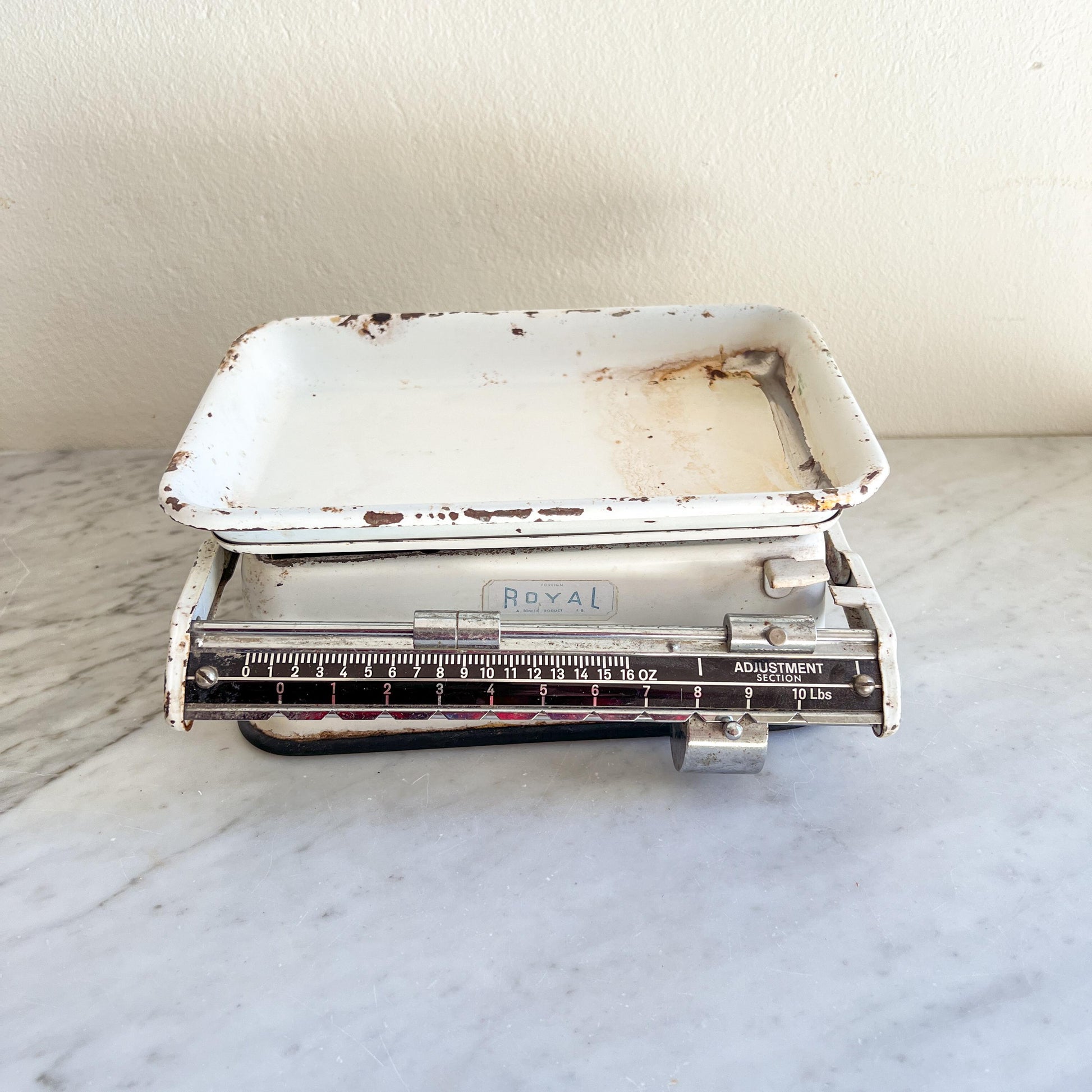 Vintage Royal England Kitchen Scale – White Enamel 10 lb Balance Scale – Farmhouse Rustic Décor