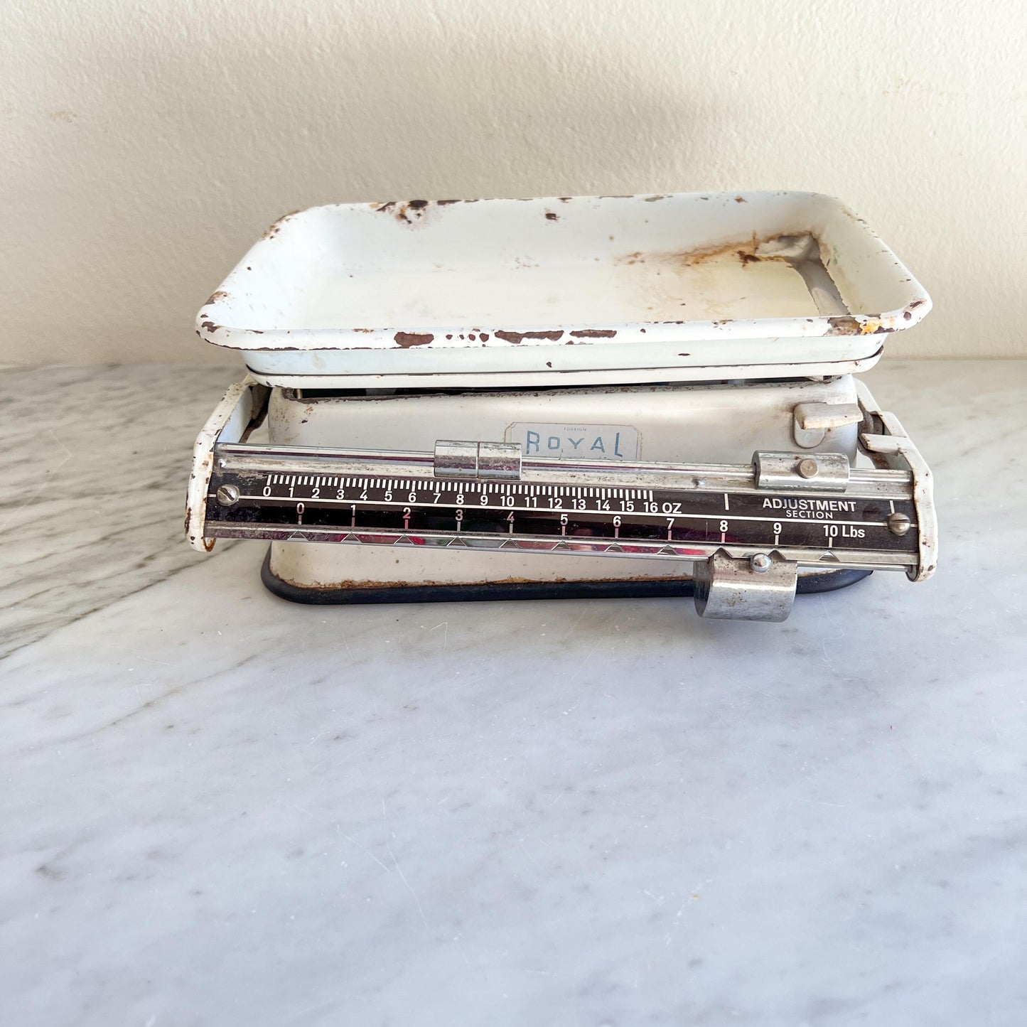 Vintage Royal England Kitchen Scale – White Enamel 10 lb Balance Scale – Farmhouse Rustic Décor
