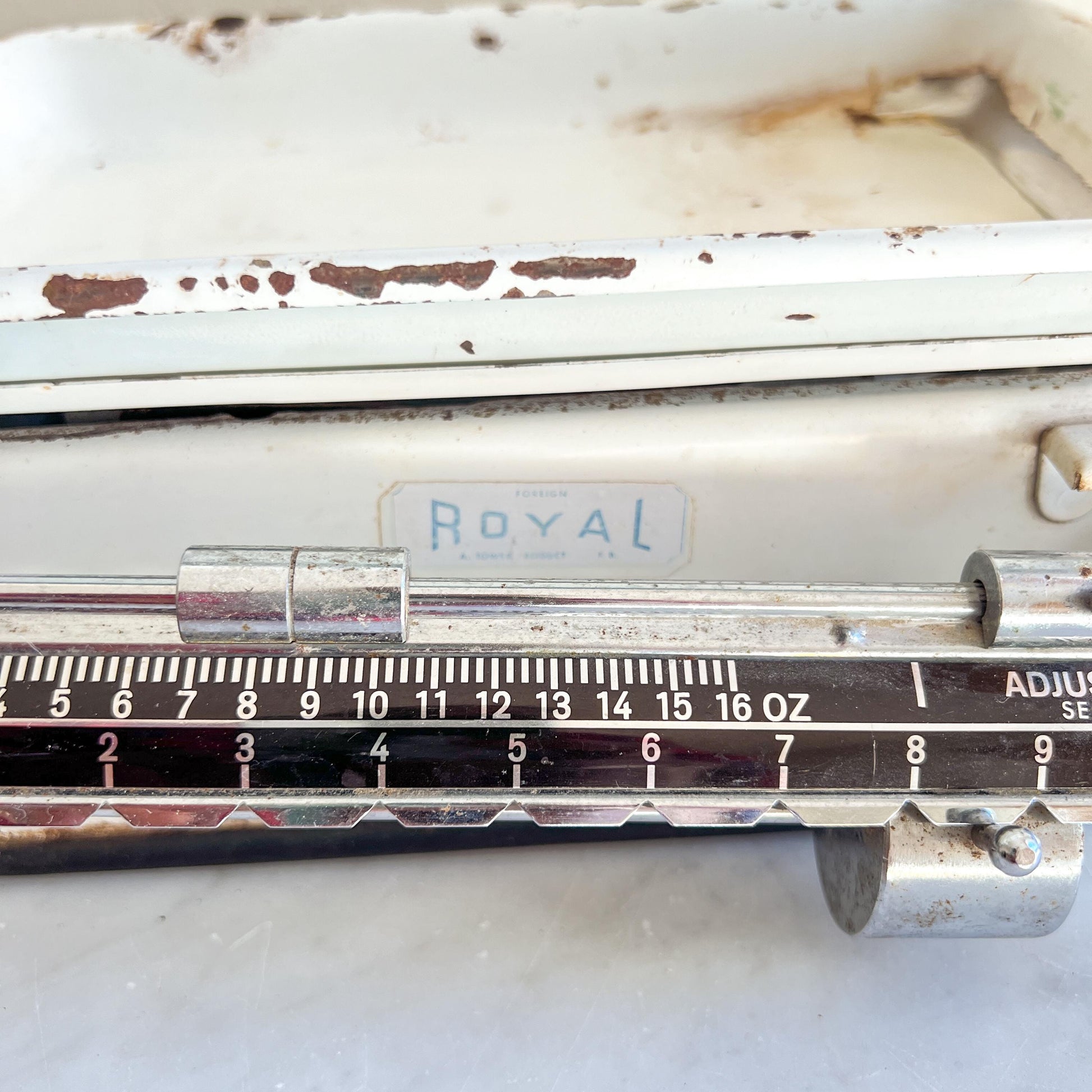 Vintage Royal England Kitchen Scale – White Enamel 10 lb Balance Scale – Farmhouse Rustic Décor