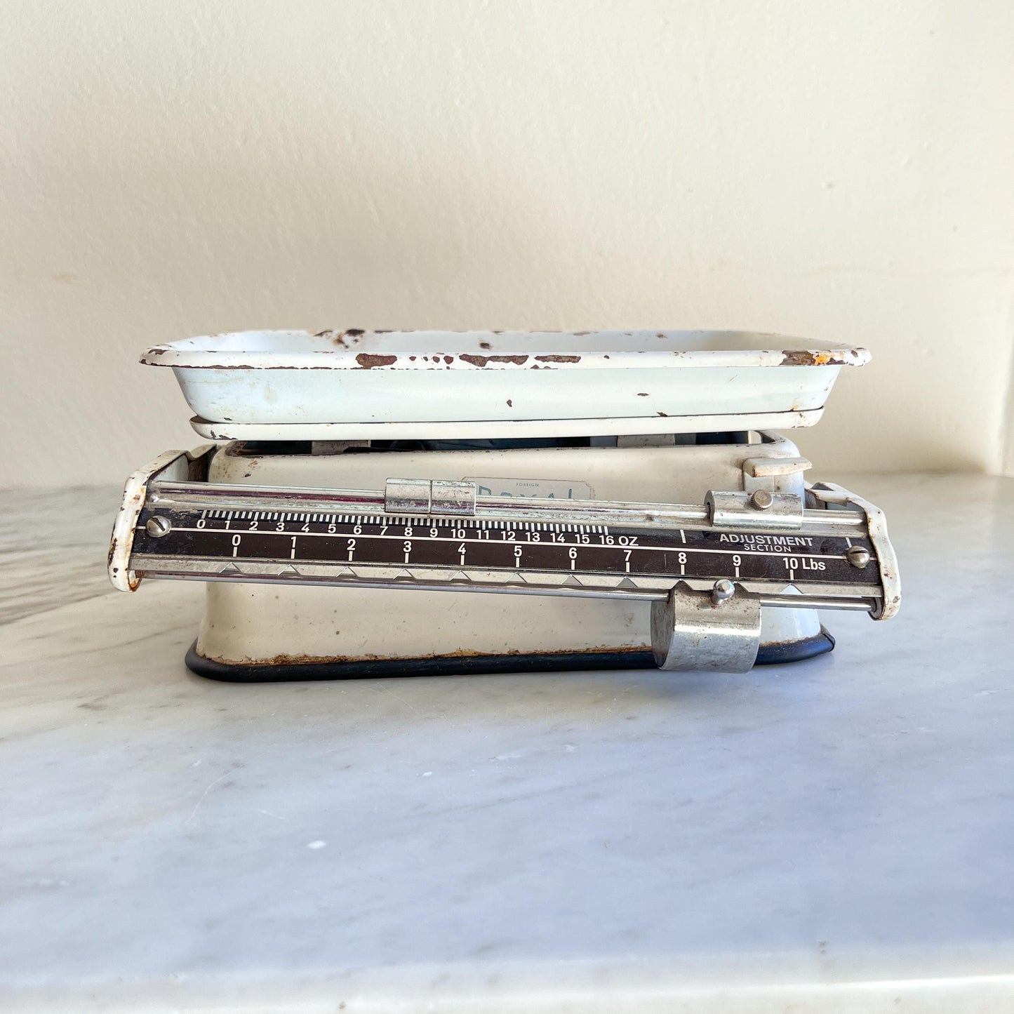 Vintage Royal England Kitchen Scale – White Enamel 10 lb Balance Scale – Farmhouse Rustic Décor