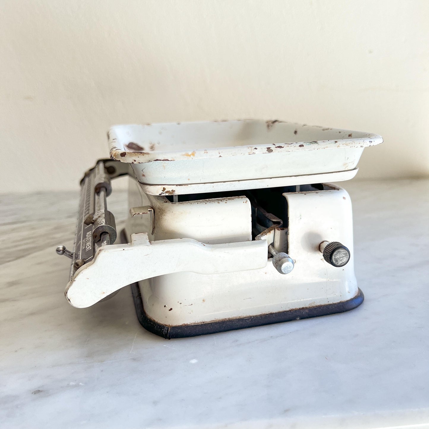 Vintage Royal England Kitchen Scale – White Enamel 10 lb Balance Scale – Farmhouse Rustic Décor