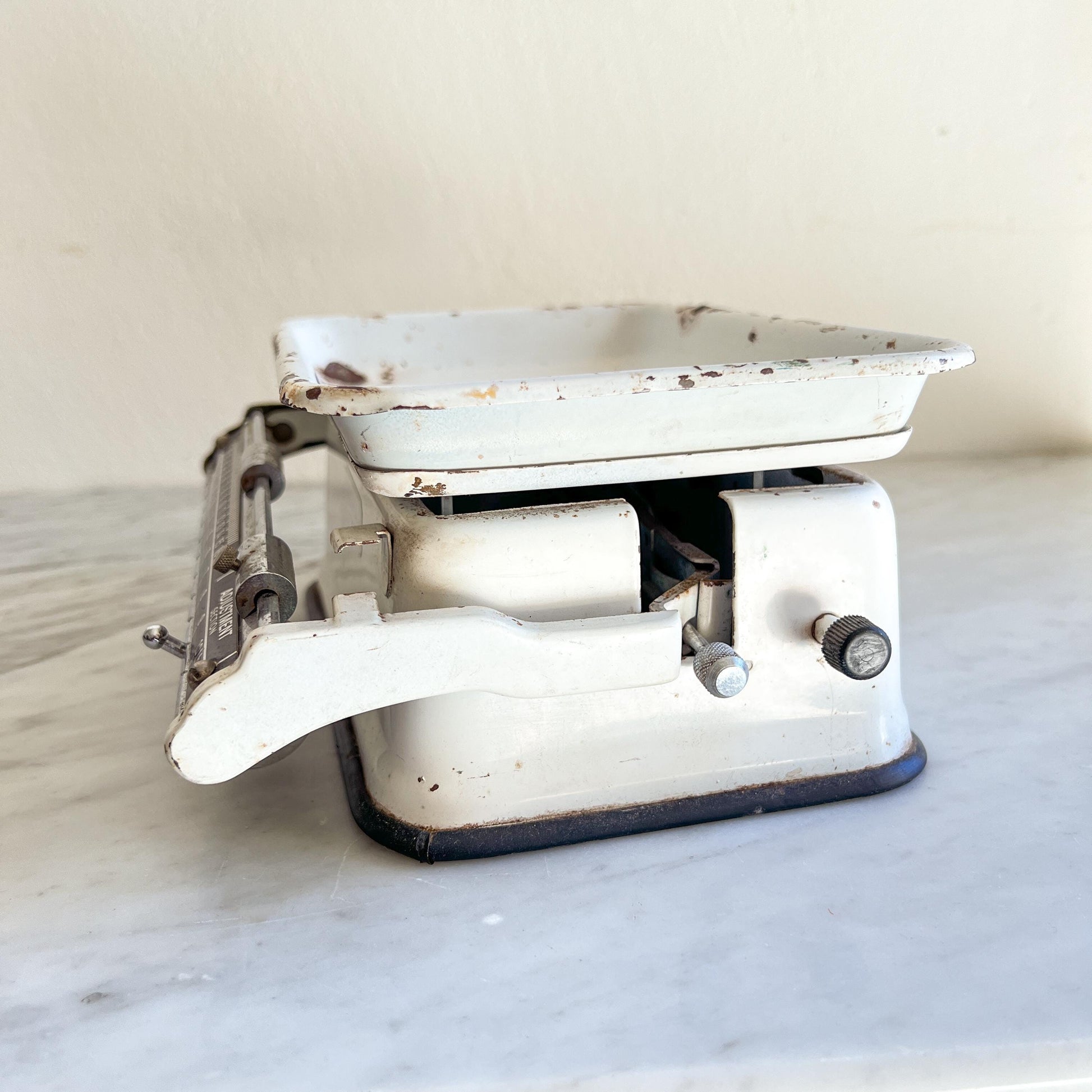 Vintage Royal England Kitchen Scale – White Enamel 10 lb Balance Scale – Farmhouse Rustic Décor