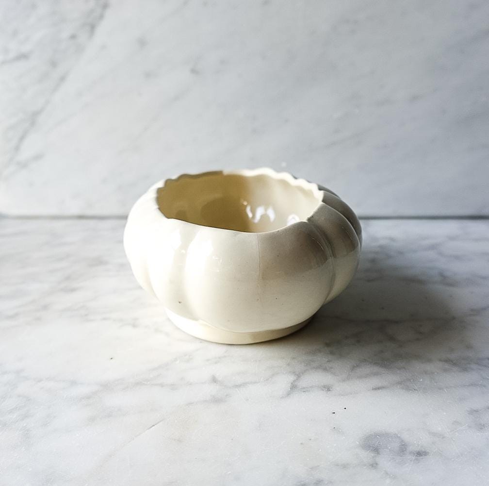 Scalloped Haeger Vintage Planter - Shallow Creamware Vase