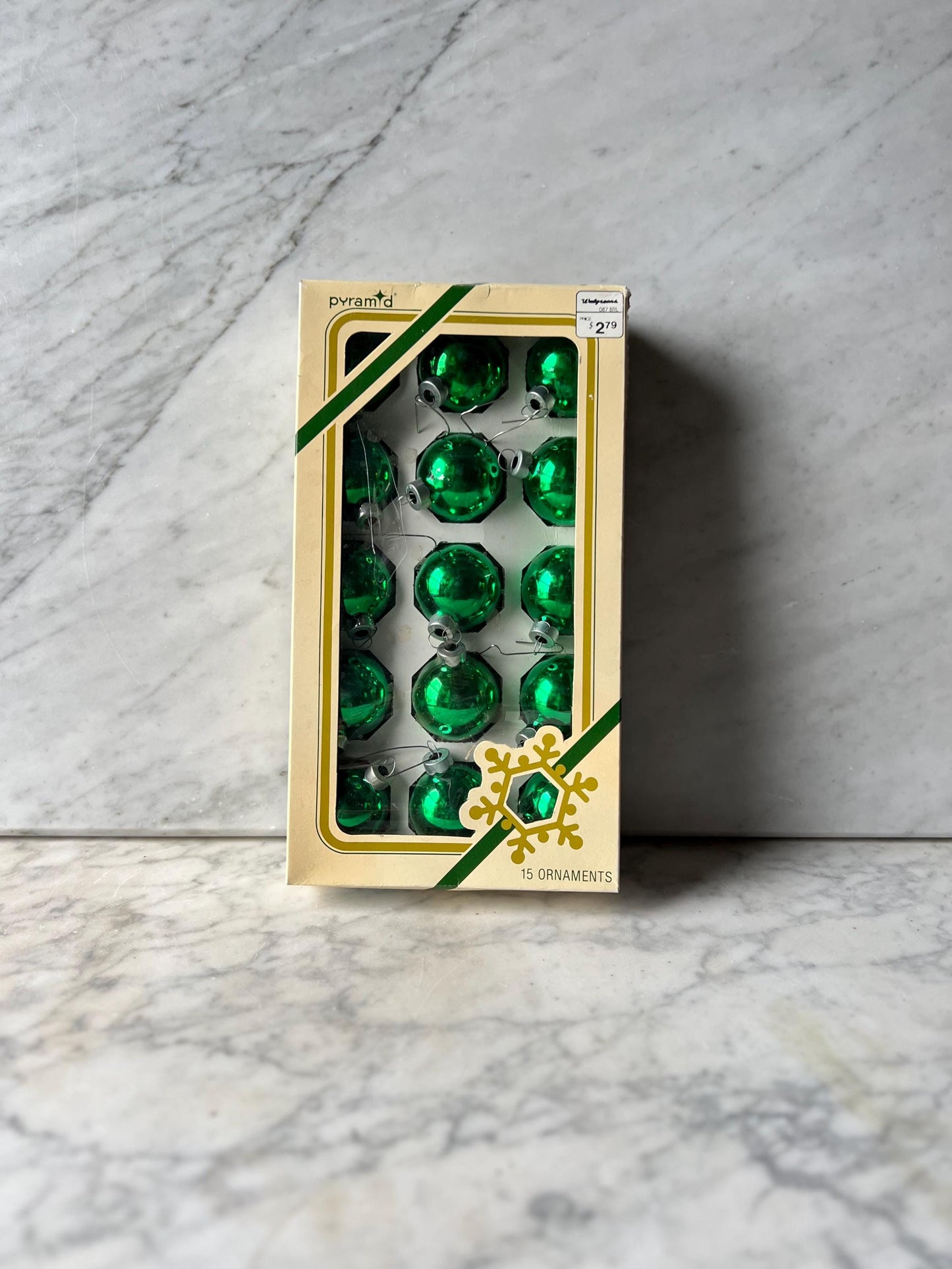 Pyramid Rauch 15 Green Christmas Ornaments