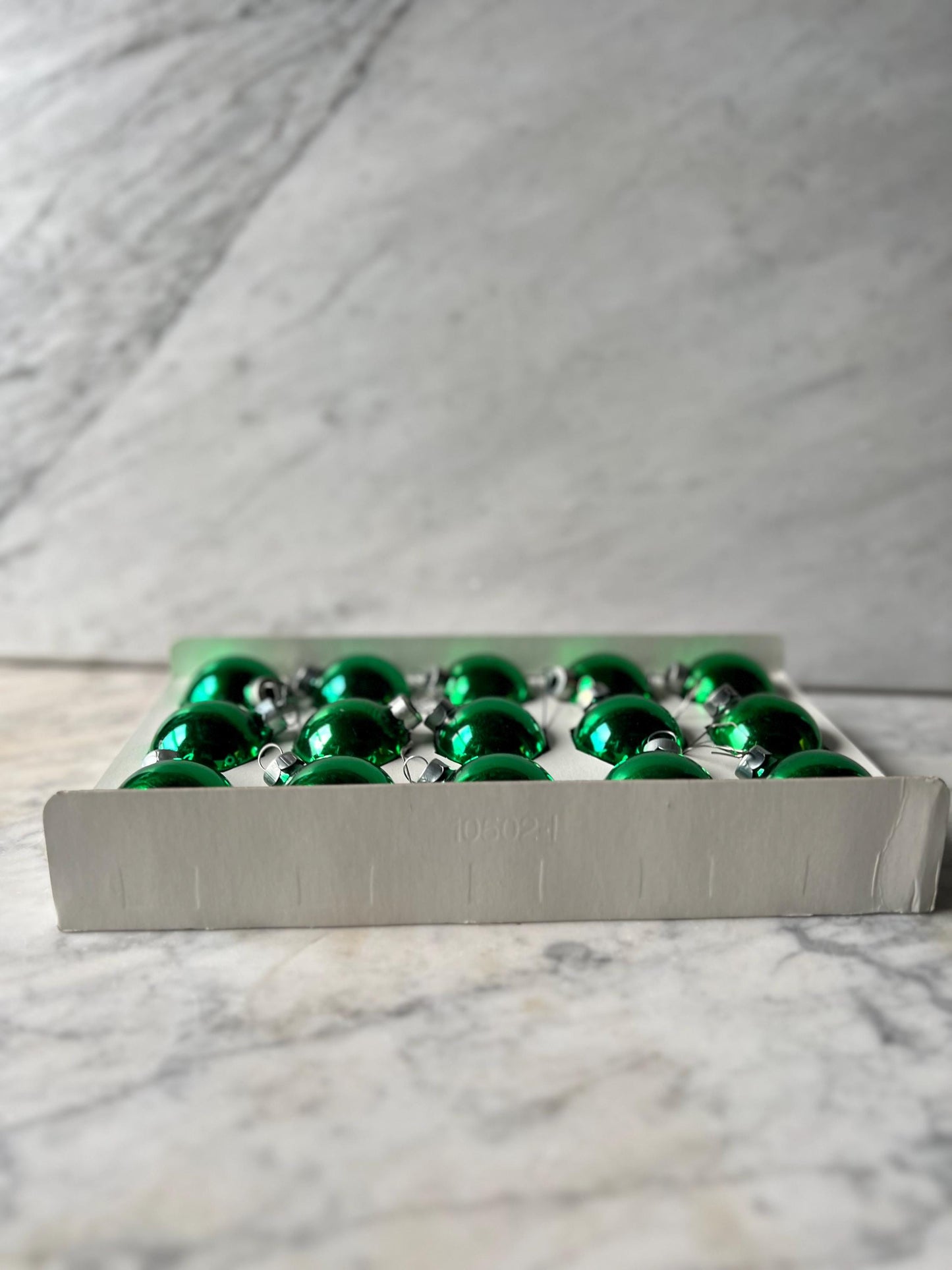 Pyramid Rauch 15 Green Christmas Ornaments