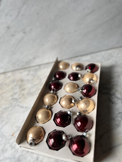 18 Trim A Home Christmas Holiday Ornaments