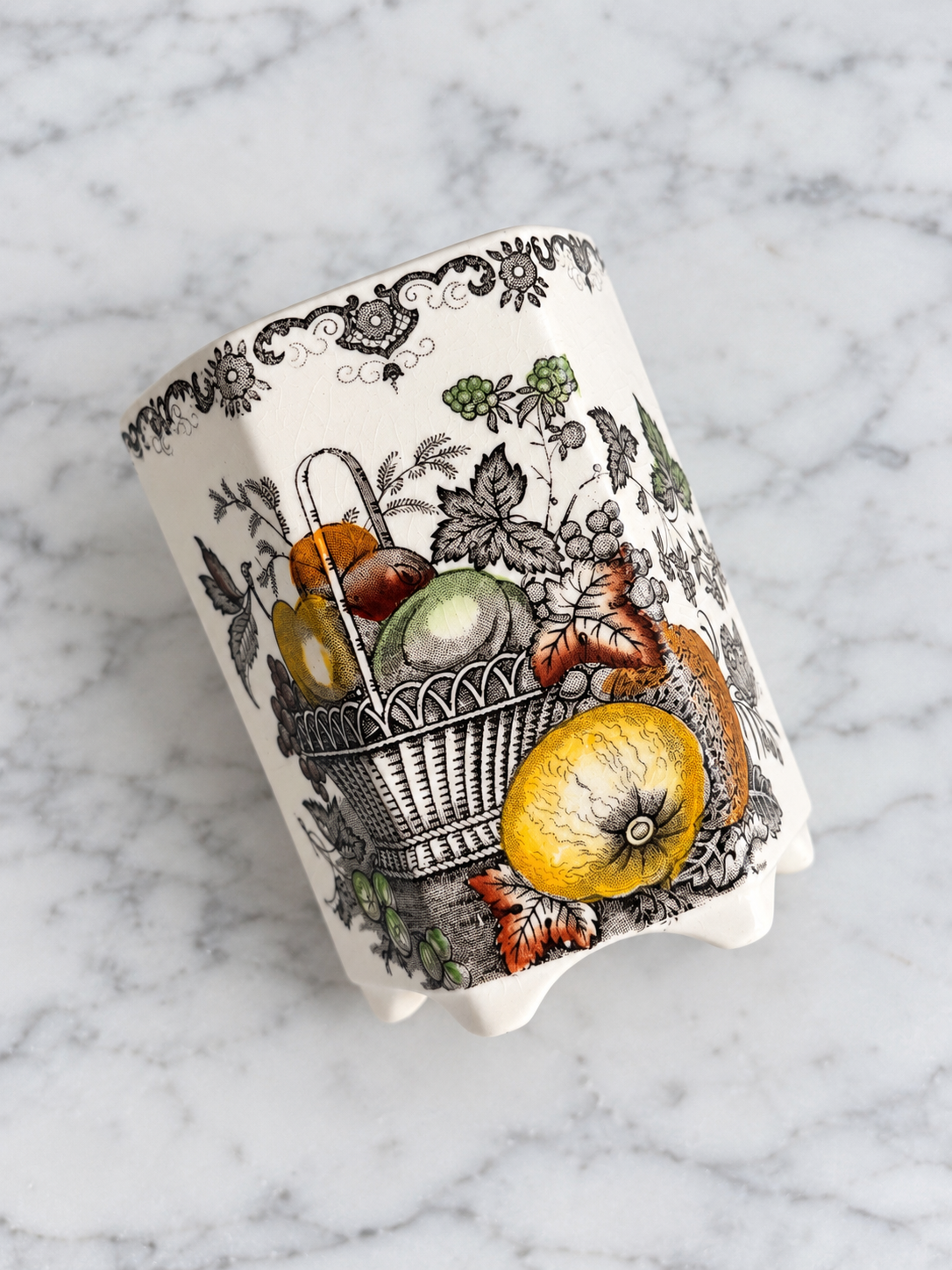 Vintage Mason's Fruit Basket ironstone vase, top and pattern detail
