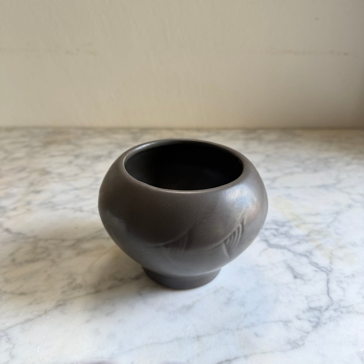 Vintage McCoy Floraline #415 slate-gray round planter, front view