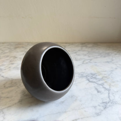 Vintage McCoy Floraline #415 planter, angled interior view